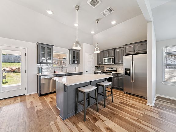 5th image of 1216 S Autry St