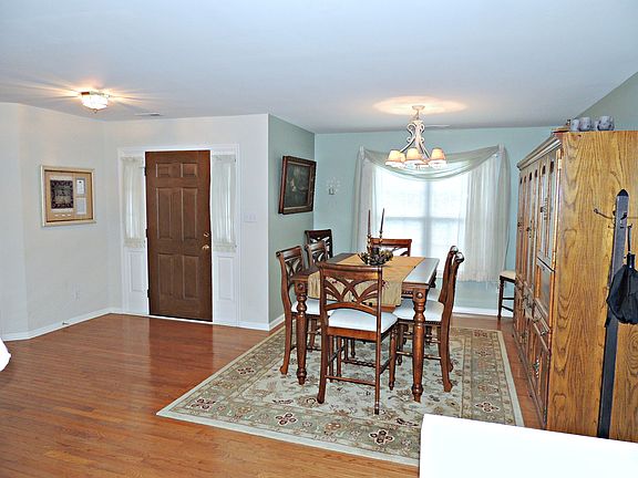 3rd image of 2752 Sterling Ct