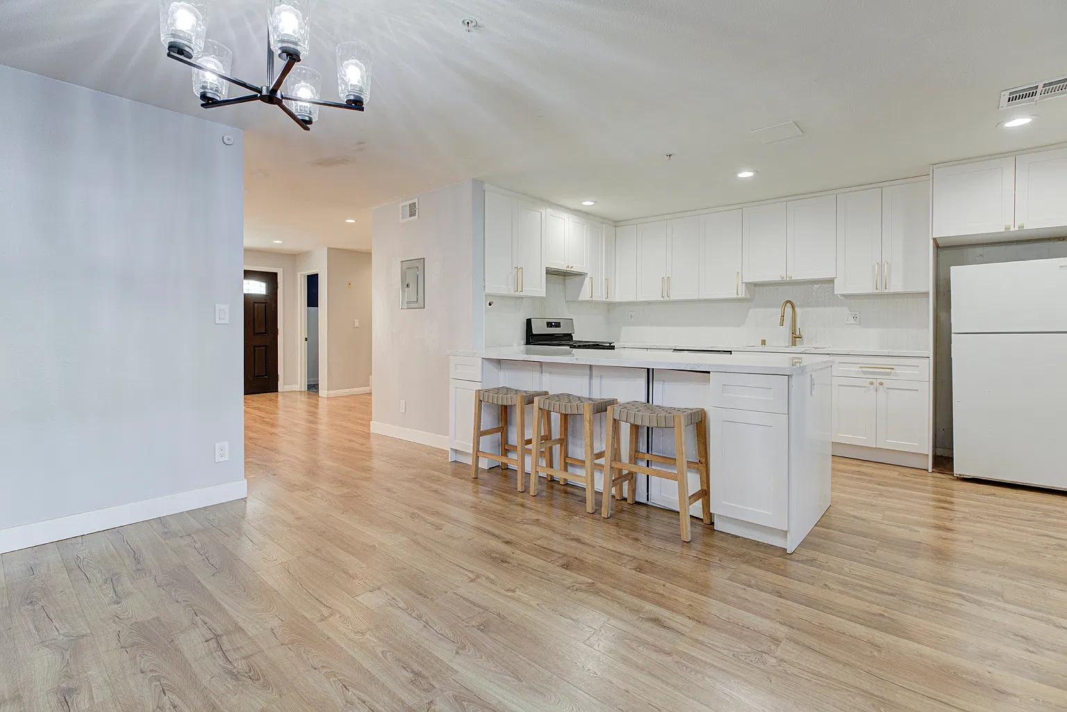 3 bed, 2.5 bath, 1476 sqft, $4,500 — Photo 1