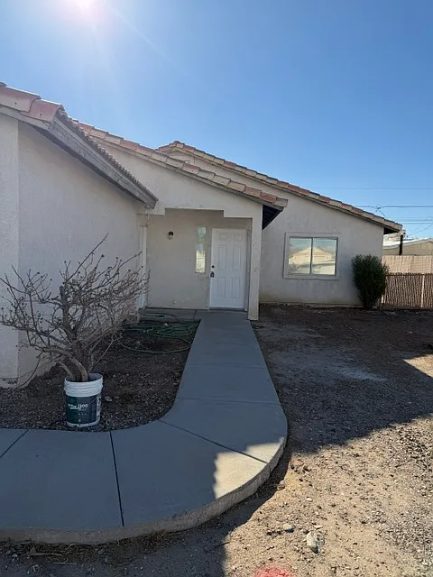 3 bed, 1070 sqft, $1,500 — Photo 2
