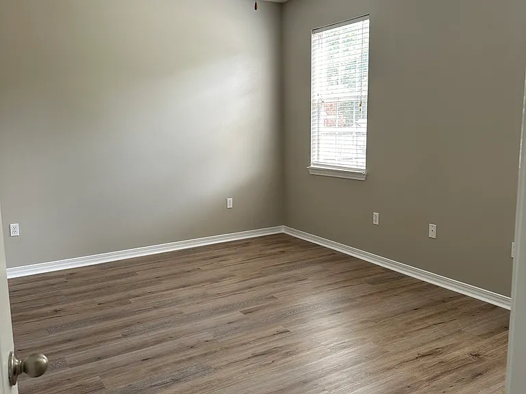 316 Peoria Blvd — Photo 10