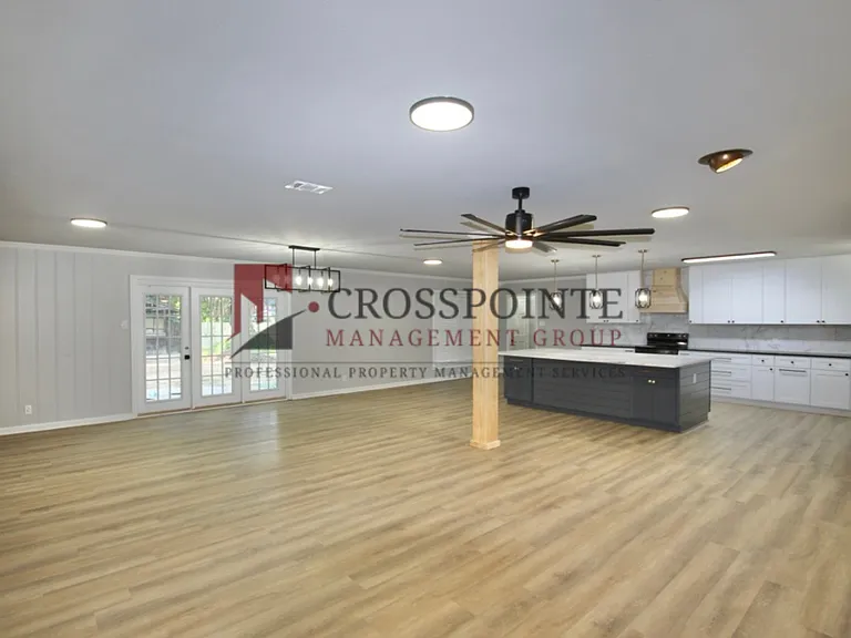 1809 Glen Arbor St — Photo 10