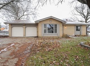 2324 Carriage Ln, Lindenhurst, IL 60046