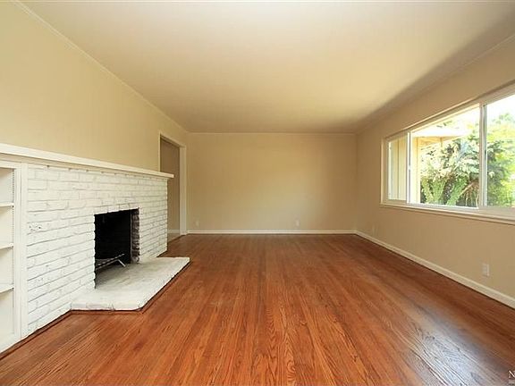 2nd image of 370 Calle De La Mesa