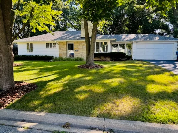 1945 Hickory St, Waukegan, IL 60087