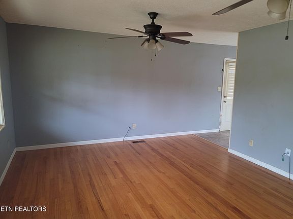3rd image of 304 Humphrey Dr