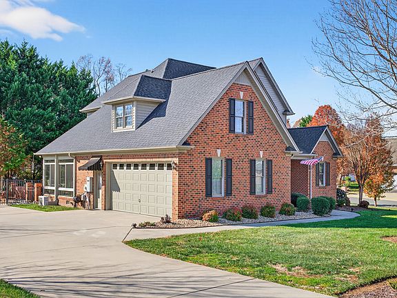4th image of 3171 Heritage Ln