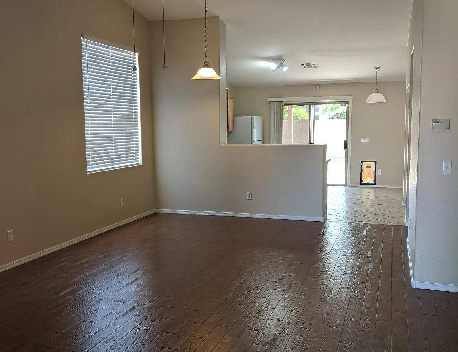 3 bed, 2.0 bath, 1272 sqft, $1,845 — Photo 3