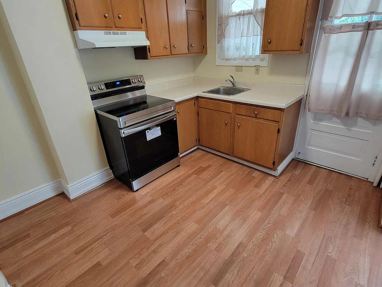 3 bed, 1232 sqft, $2,200 — Photo 2