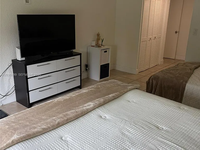 16184 Laurel Dr #204 — Photo 27