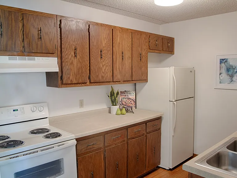 Creek Point Apartments — Photo 4