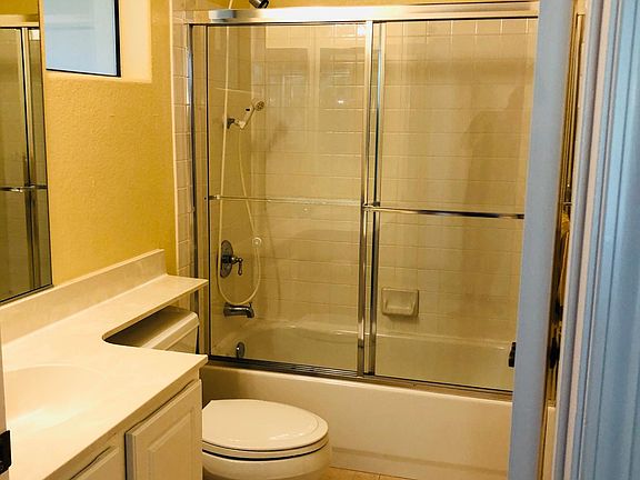 Upstairs 2nd bathroom