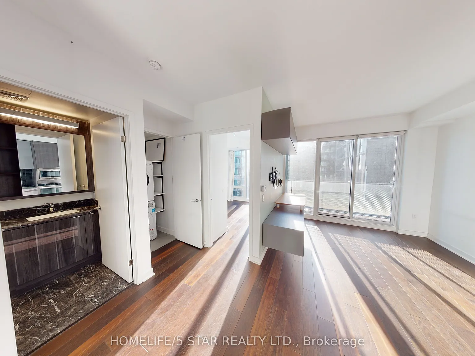 King Blue Condominiums — Photo 4