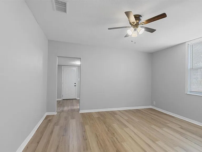2406 E Clark St — Photo 39