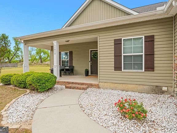 3rd image of 1615 Colony Ln