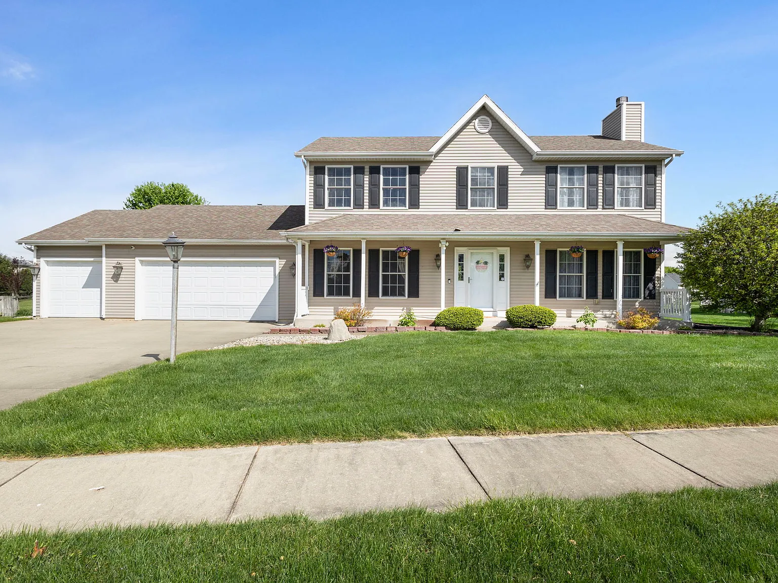 4 bed, 2.5 bath, 2688 sqft, $3,500 — Photo 1