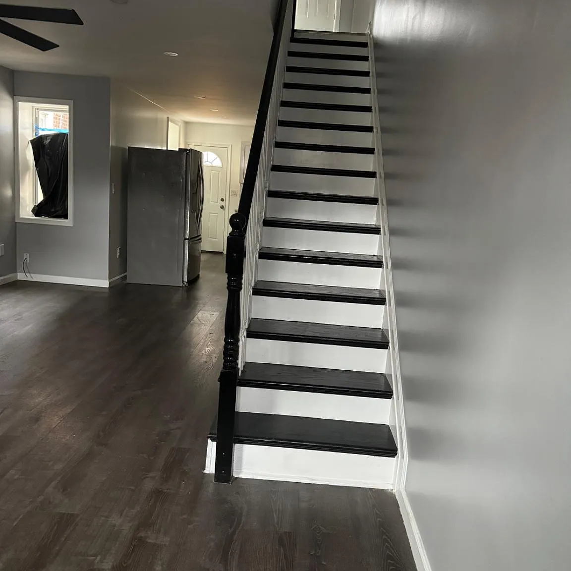 3 bed, 1.0 bath, 1064 sqft, $1,300 — Photo 3