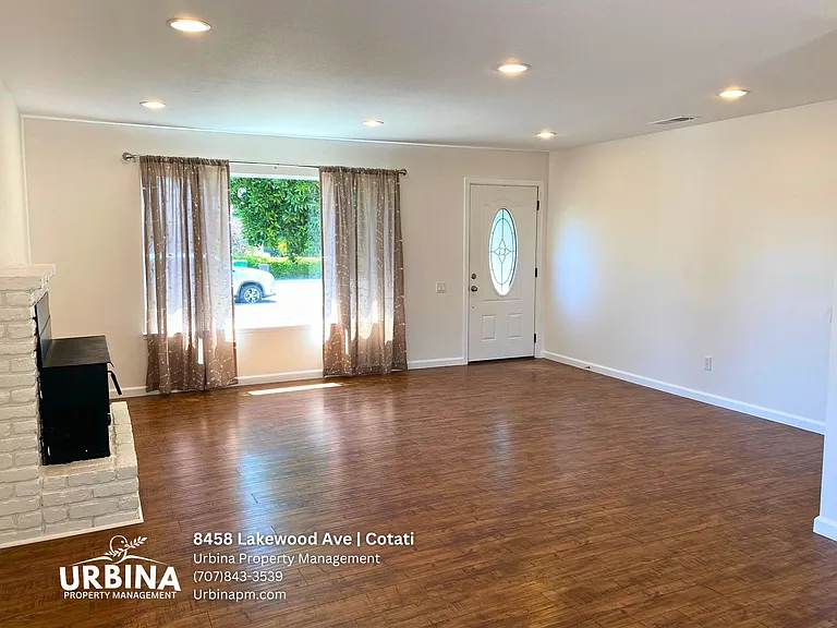 8458 Lakewood Ave — Photo 2
