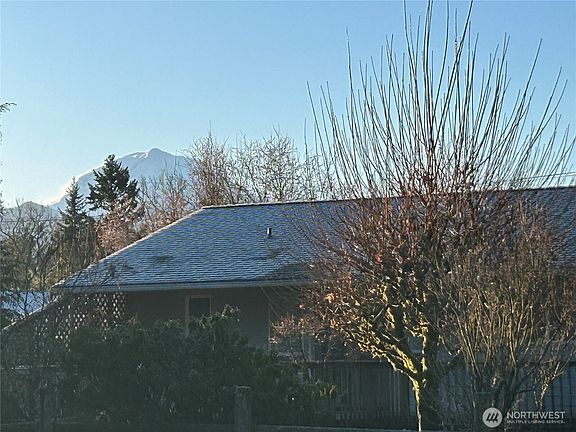 3rd image of 12728 Pioneer Way E