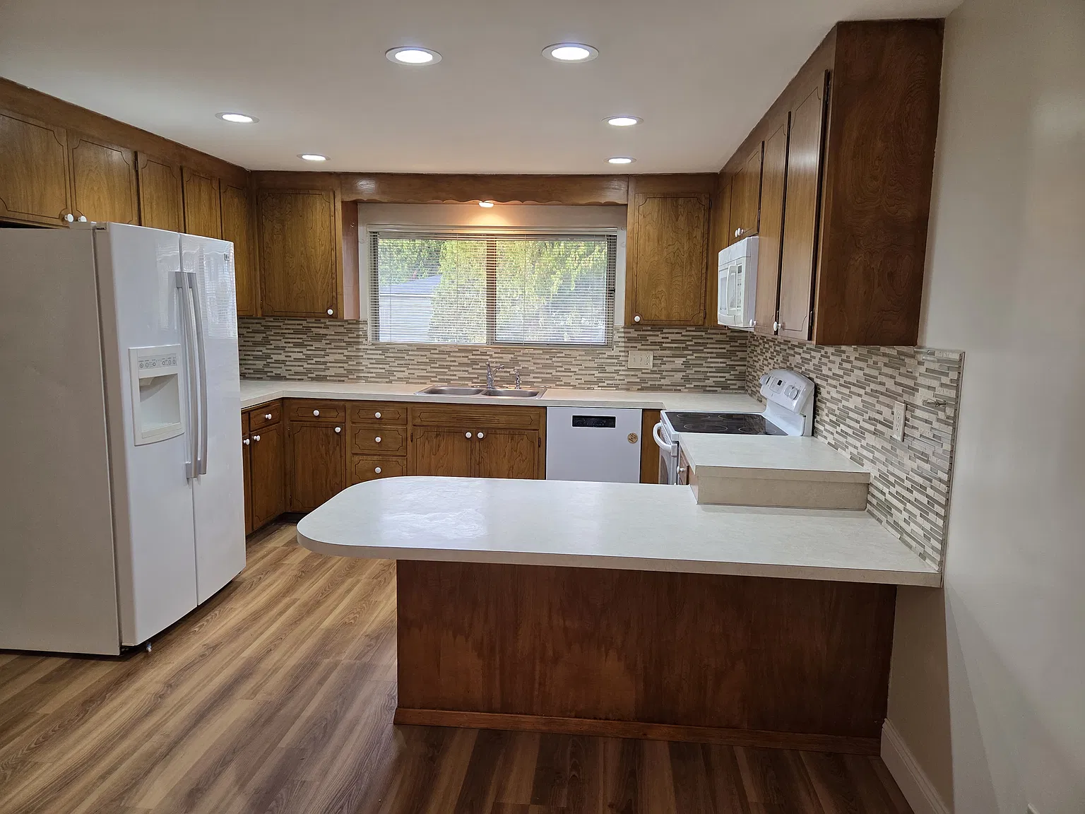 4 bed, 2000 sqft, $3,400 — Photo 4
