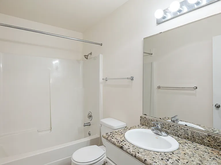 802 N 43rd St — Photo 16