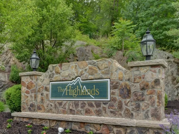 158 Mountainside Dr, Pompton Lakes Boro, NJ 07442