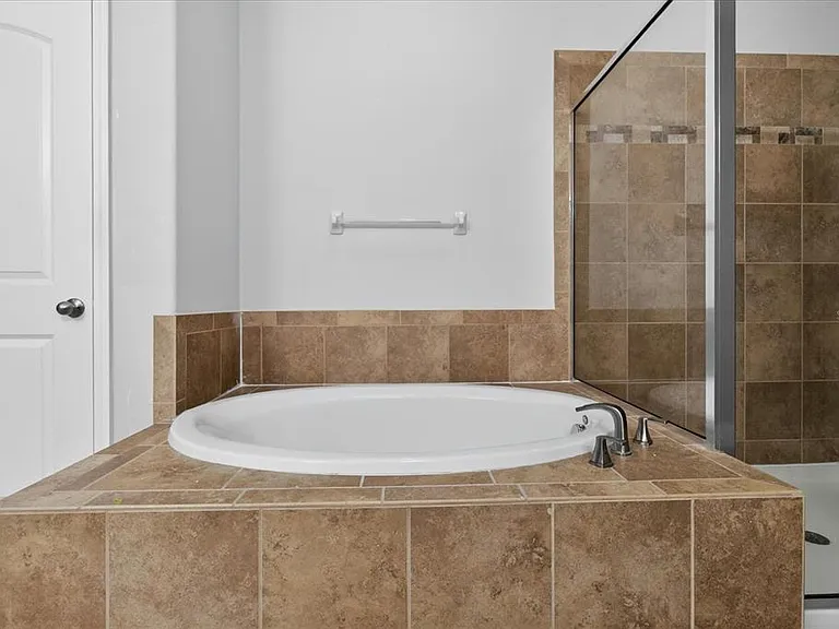 1389 Heritage Landings Dr — Photo 54