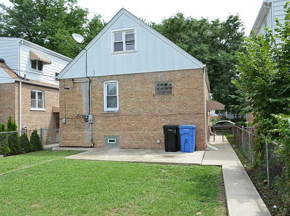 3rd image of 3010 N Odell Ave