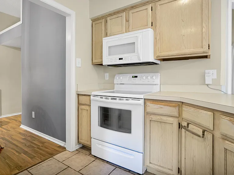 232 Brittany Dr — Photo 11
