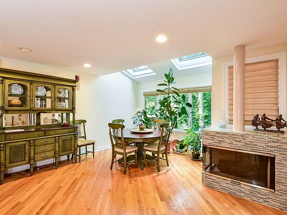 Dining area w/skylights