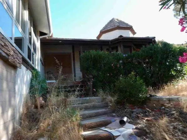 12215 Johnson Rd, Lake Hughes, CA 93532