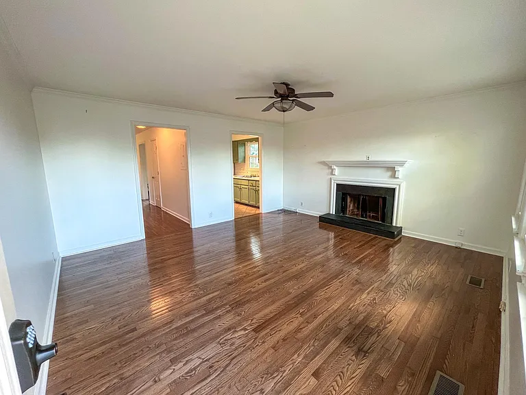 1716B Linden Ave — Photo 8
