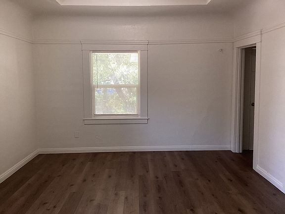 3rd image of 202-208 W Oak St #2B-1BA-1000SQFT