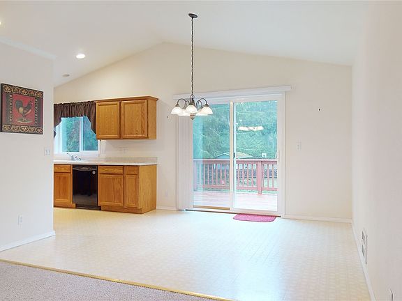 5th image of 3843 Brook Lane NW
