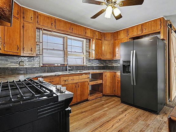 5th image of 606 Hoyt St