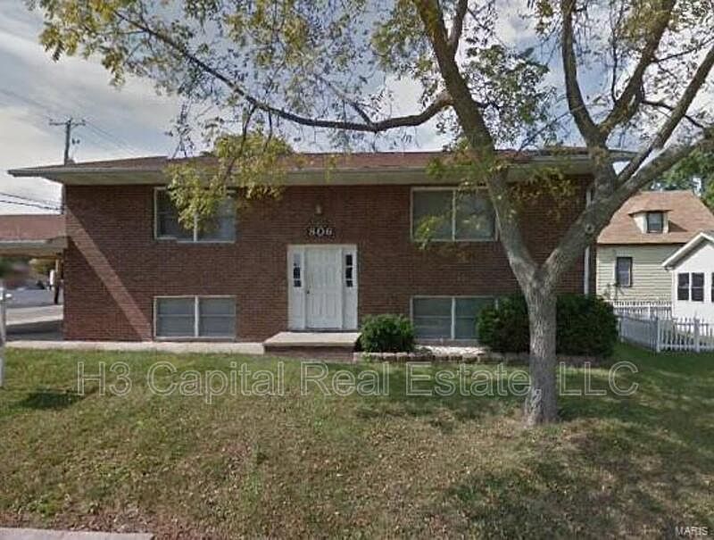 1st image of 806 Olive St #3