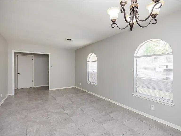 207 Blanco Dr — Photo 10