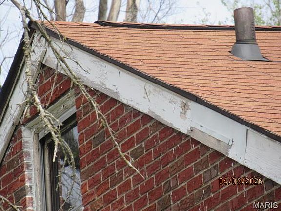 3rd image of 6821 Primrose Ave