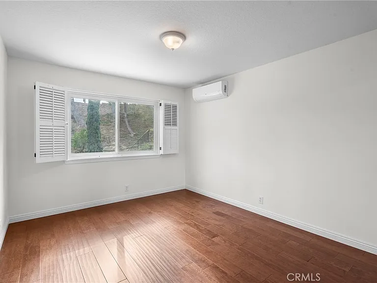 11861 Darby Ave — Photo 35