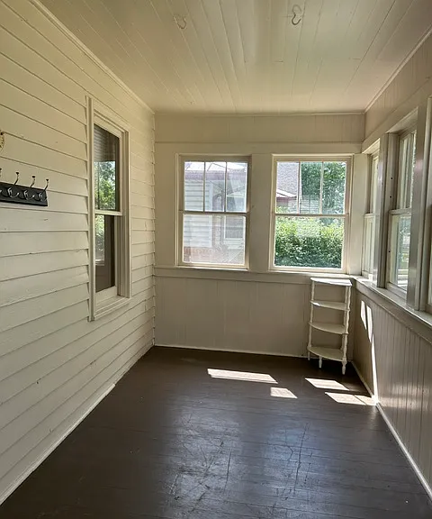 221 Walnut St — Photo 3