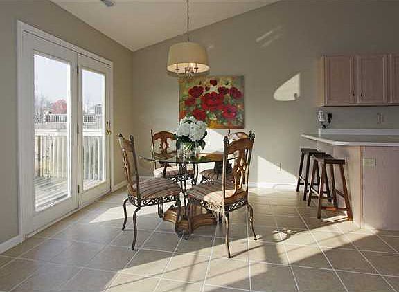 5th image of 10227 Alexia Dr