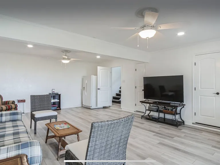 8201 Forest Ridge Dr — Photo 30