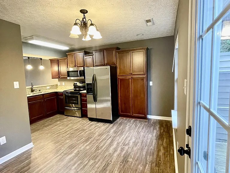 142 Old Tavern Cir #1 — Photo 8