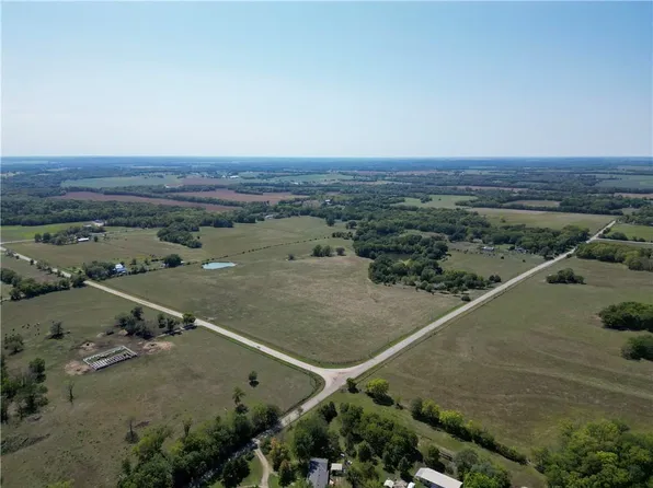 2284 Riley Rd, Ottawa, KS 66067