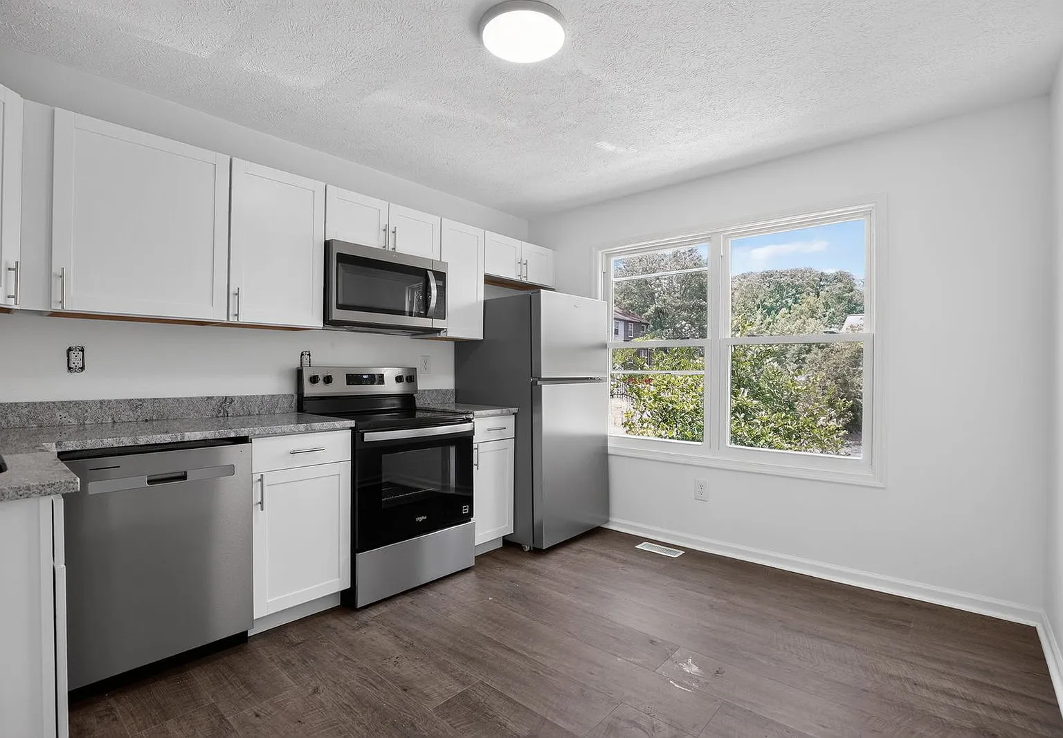 4 bed, 3.0 bath, 1377 sqft, $2,450 — Photo 2