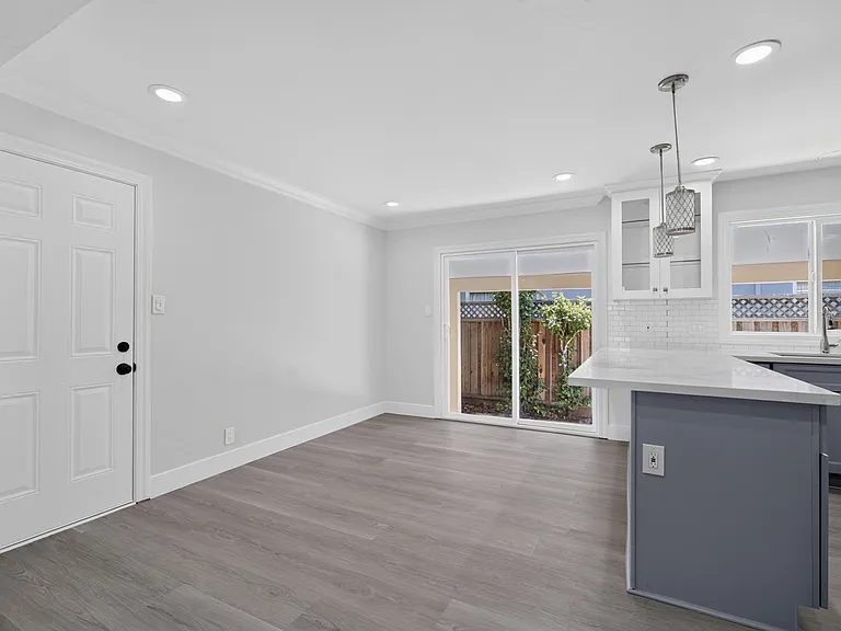 549 N 21st St — Photo 11