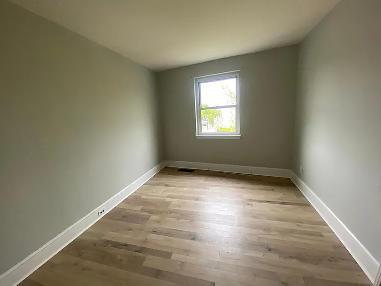 49 N York Rd #2 — Photo 24