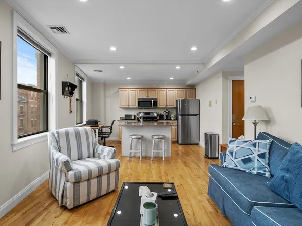 454 Hanover St APT 5, Boston, MA 02113