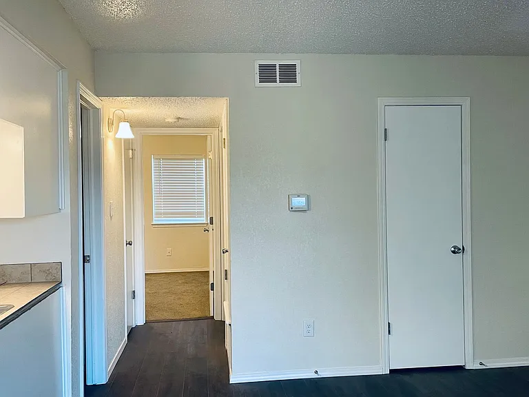 1407 Glen Oaks Ct — Photo 11
