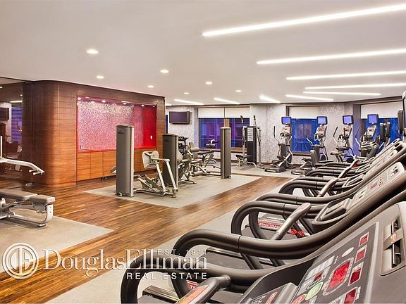 5th image of 75 Wall St APT 18J
